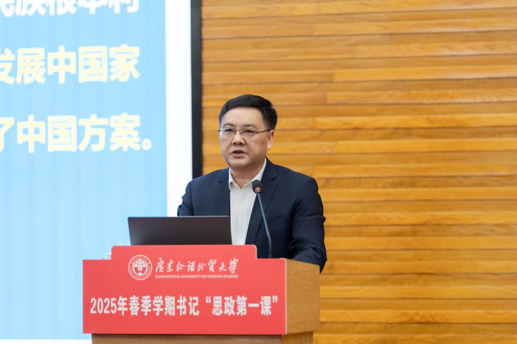 石佑启讲授“思政第一课”.jpg 石佑启讲授“思政第一课”.jpg