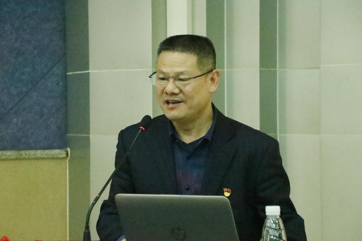 郑亚伟2.jpg 郑亚伟2.jpg
