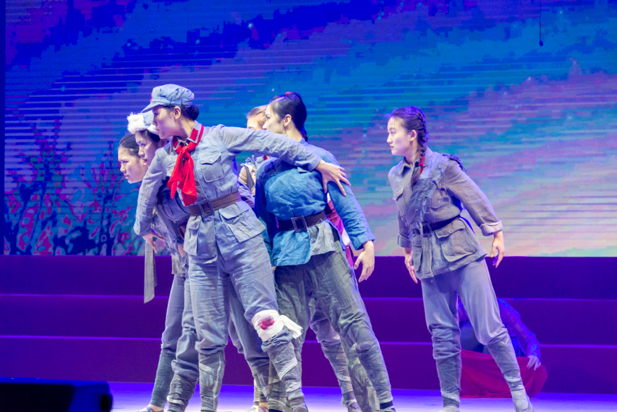 舞蹈表演《八女投江》.jpg
