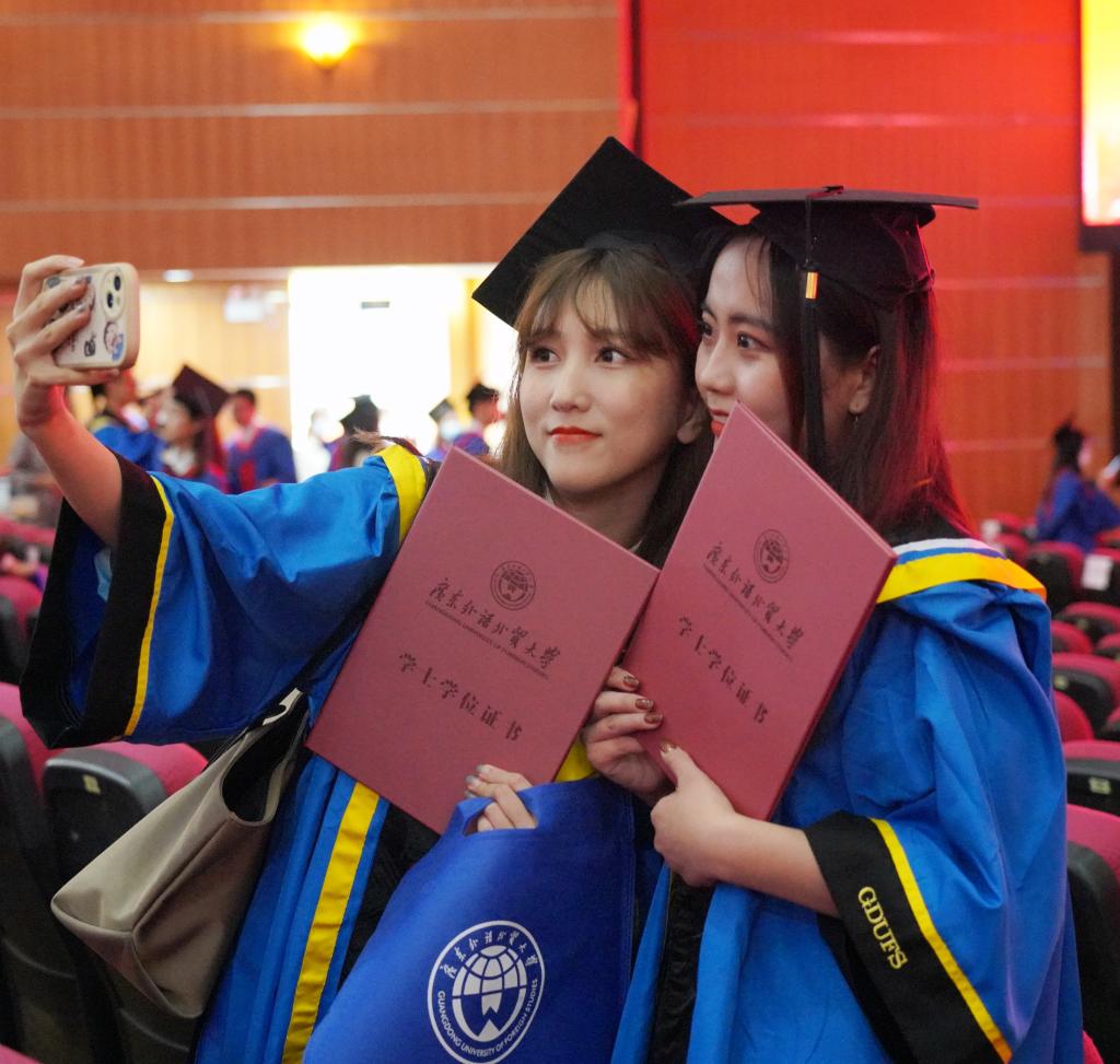 毕业典礼现场.jpg