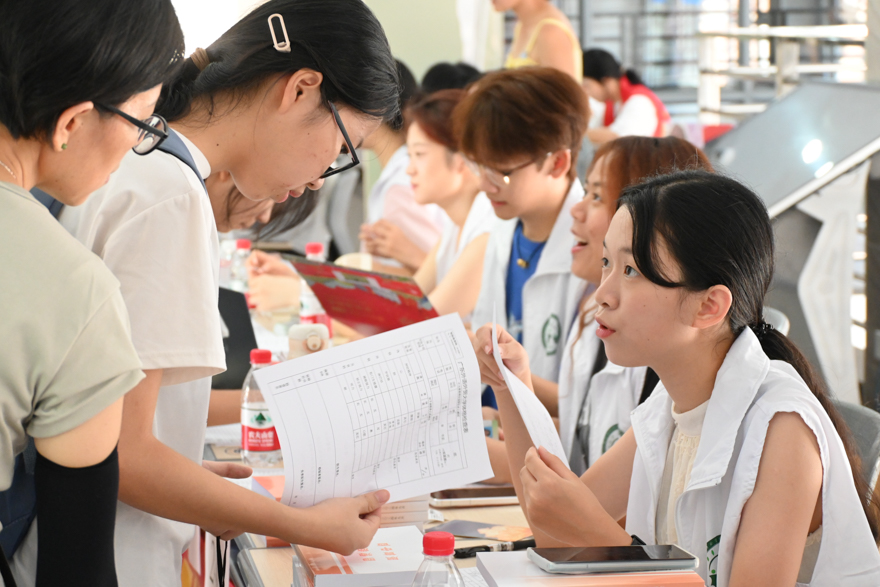 报到3.jpg 报到3.jpg