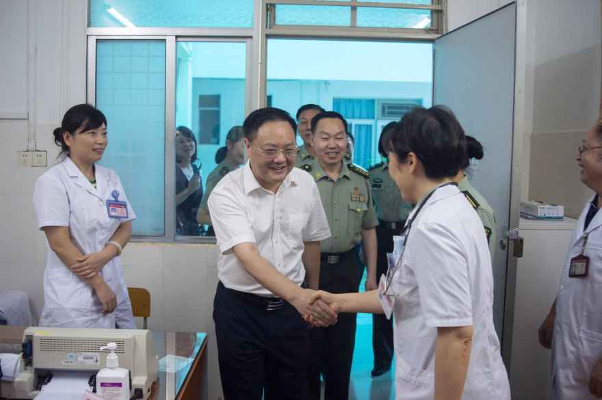 领导视察现场5.jpg 领导视察现场5.jpg