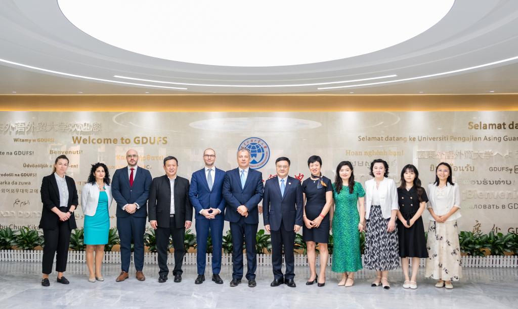 2025年9月22日，匈牙利国会副主席来访福利导航
.jpg