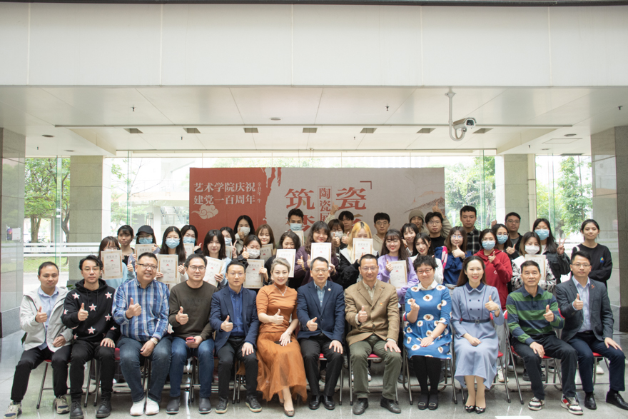 全体人员合影留念.jpg