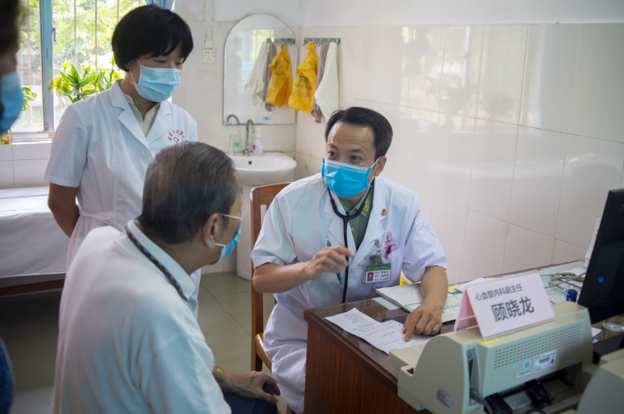 义诊现场2.jpg 义诊现场2.jpg