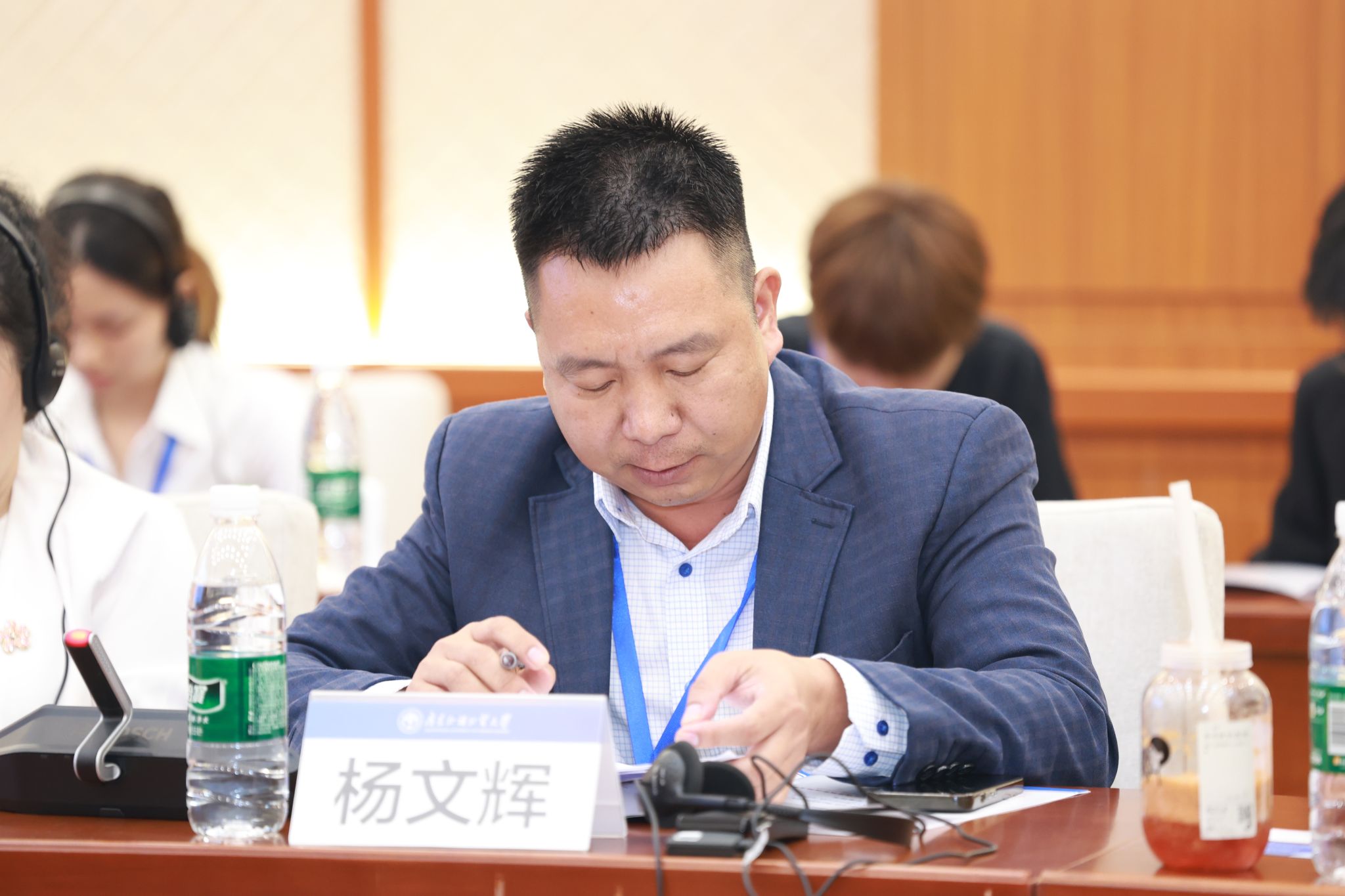 杨文辉.jpg 福利导航
