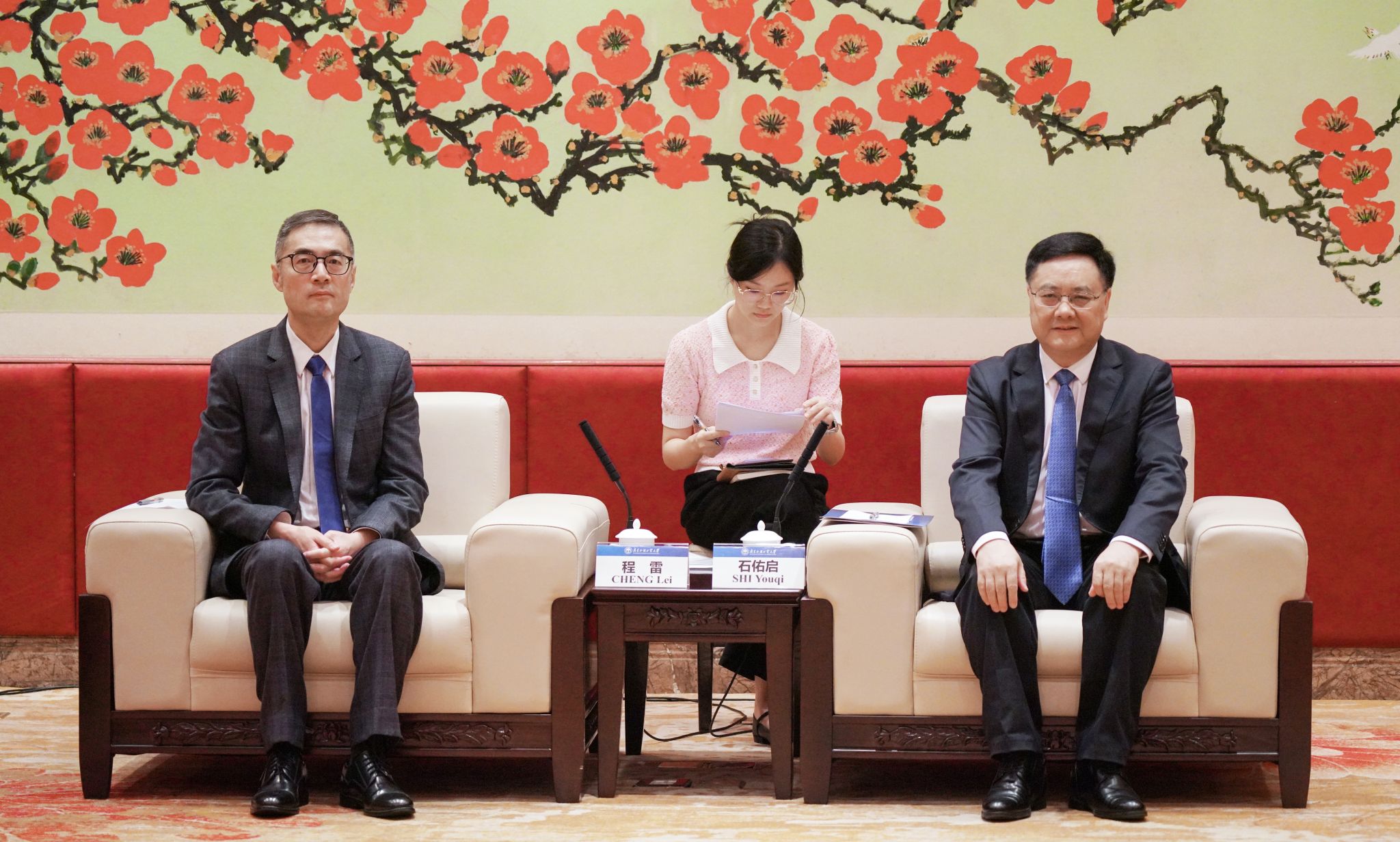 石书记会见代表团1_副本.jpg 福利导航