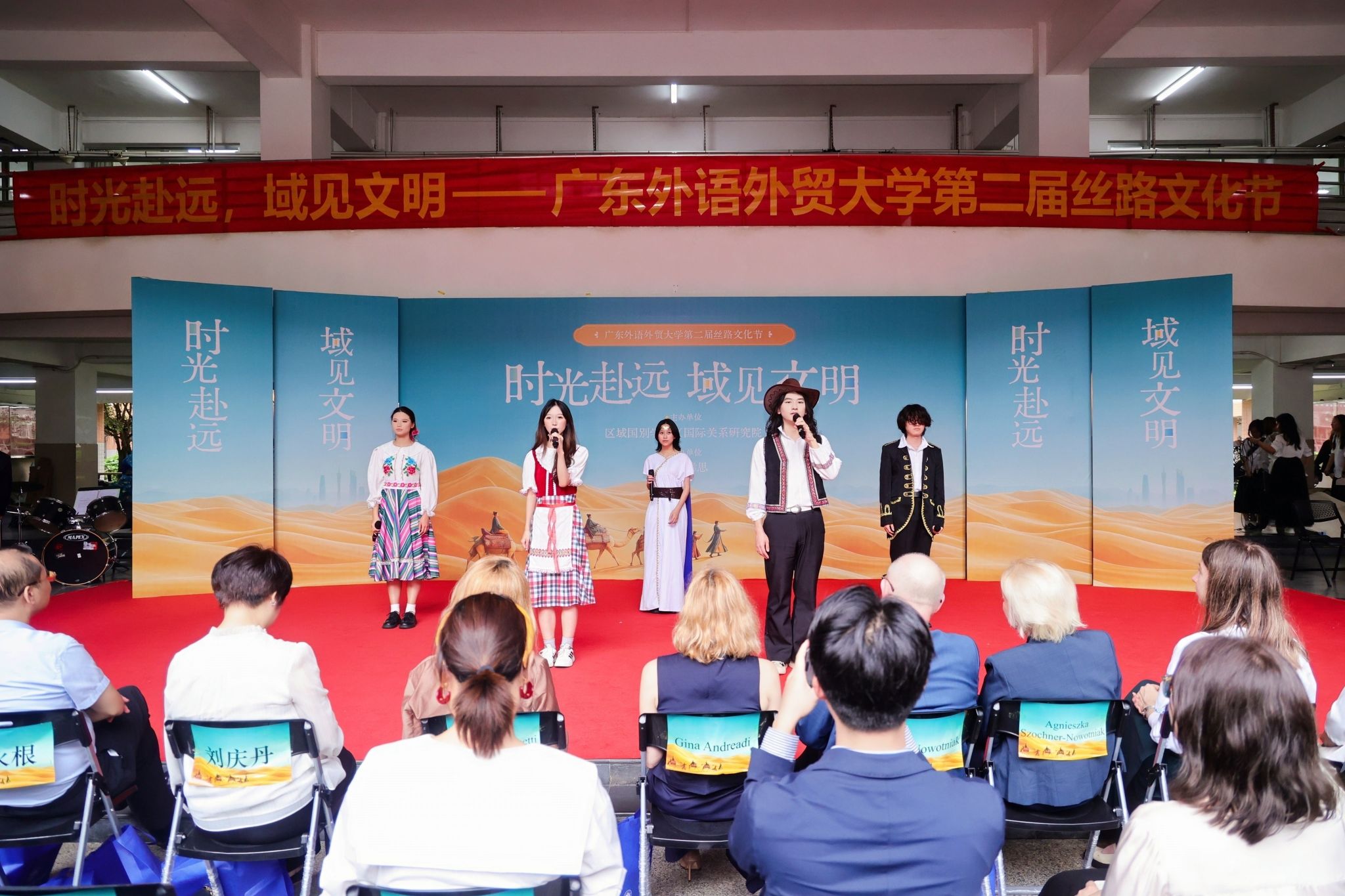 6-合唱《一起向未来》.jpg 福利导航